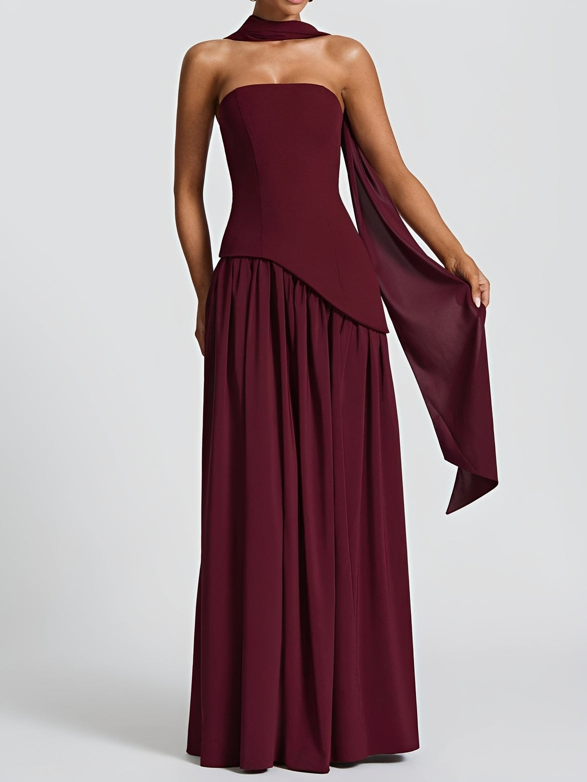 Elegantes Trägerloses Damenkleid Hochschlitz
