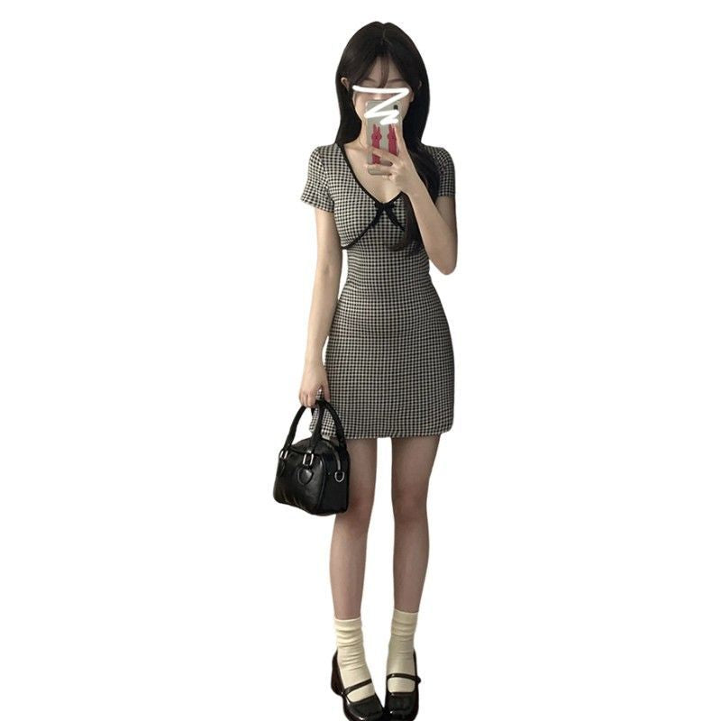 Damen Minikleid kariert Rüschendetails V-Ausschnitt
