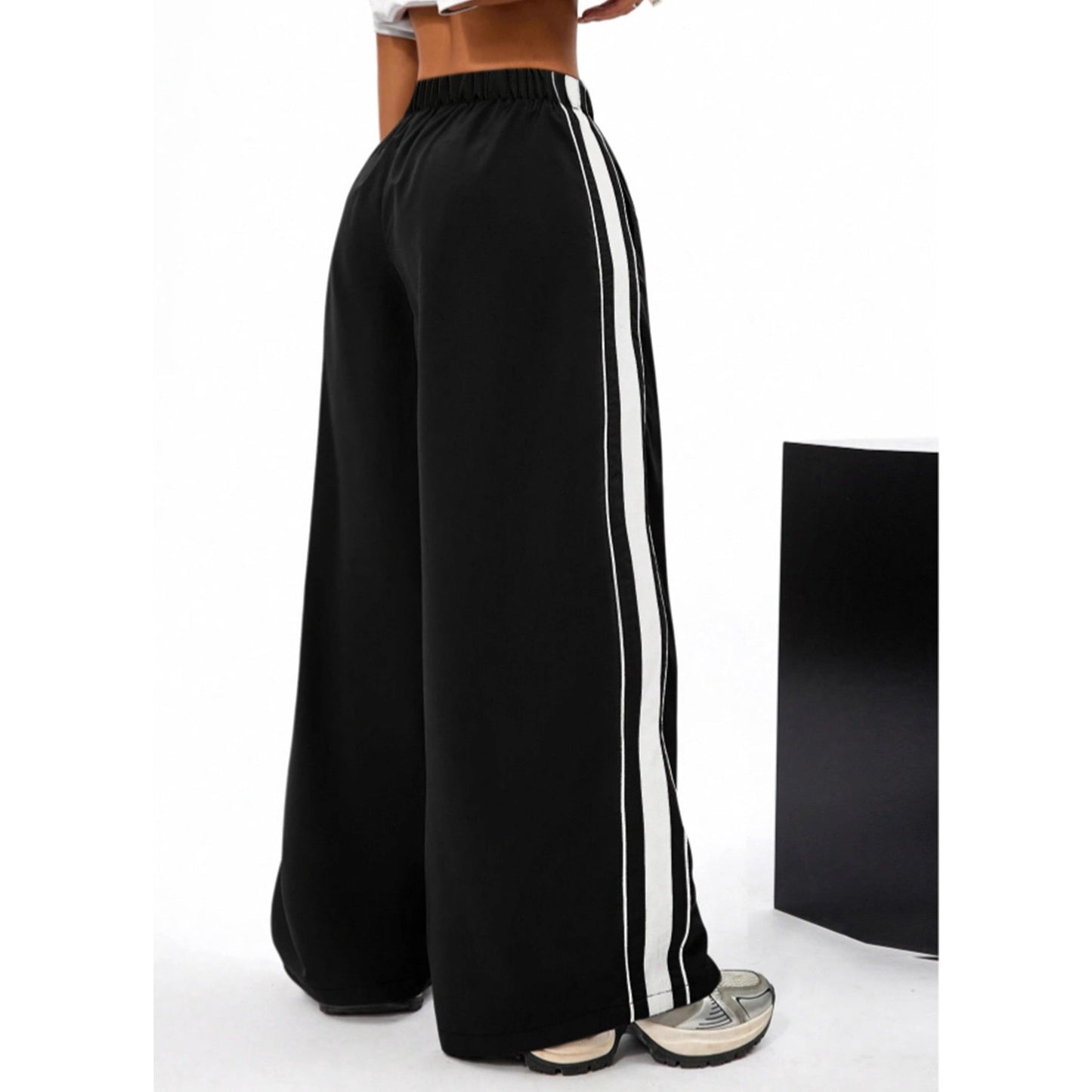 Damen Sporthose Weit mit Kontraststreifen