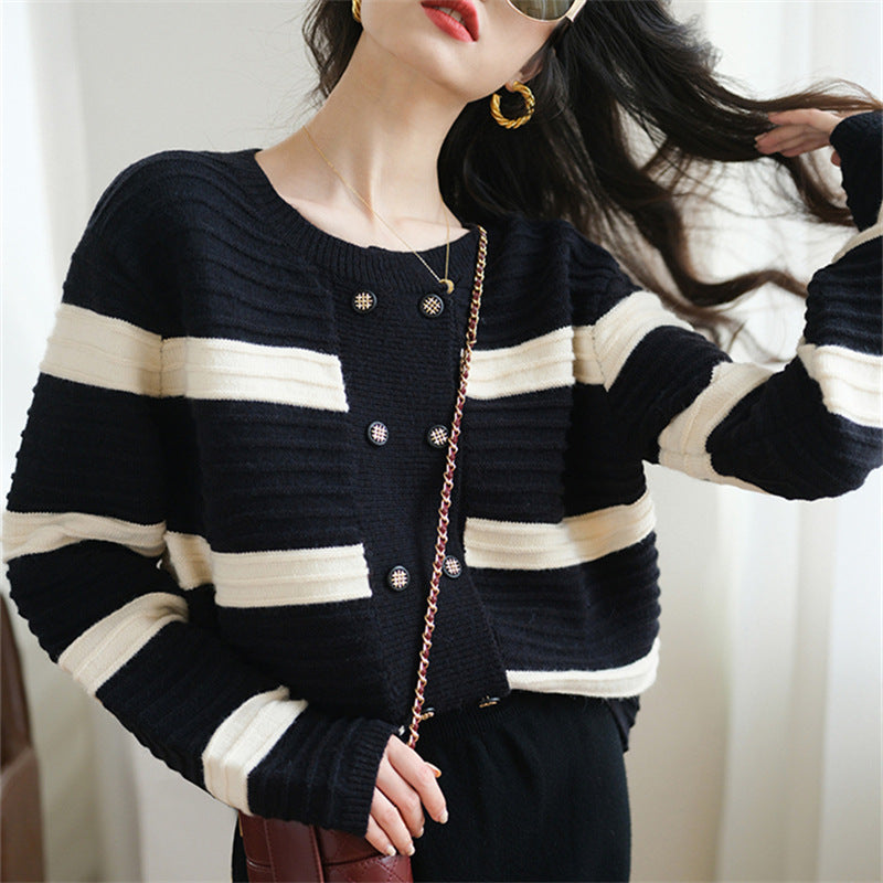 Damen Strickcardigan Streifenmuster Goldknöpfe Beige