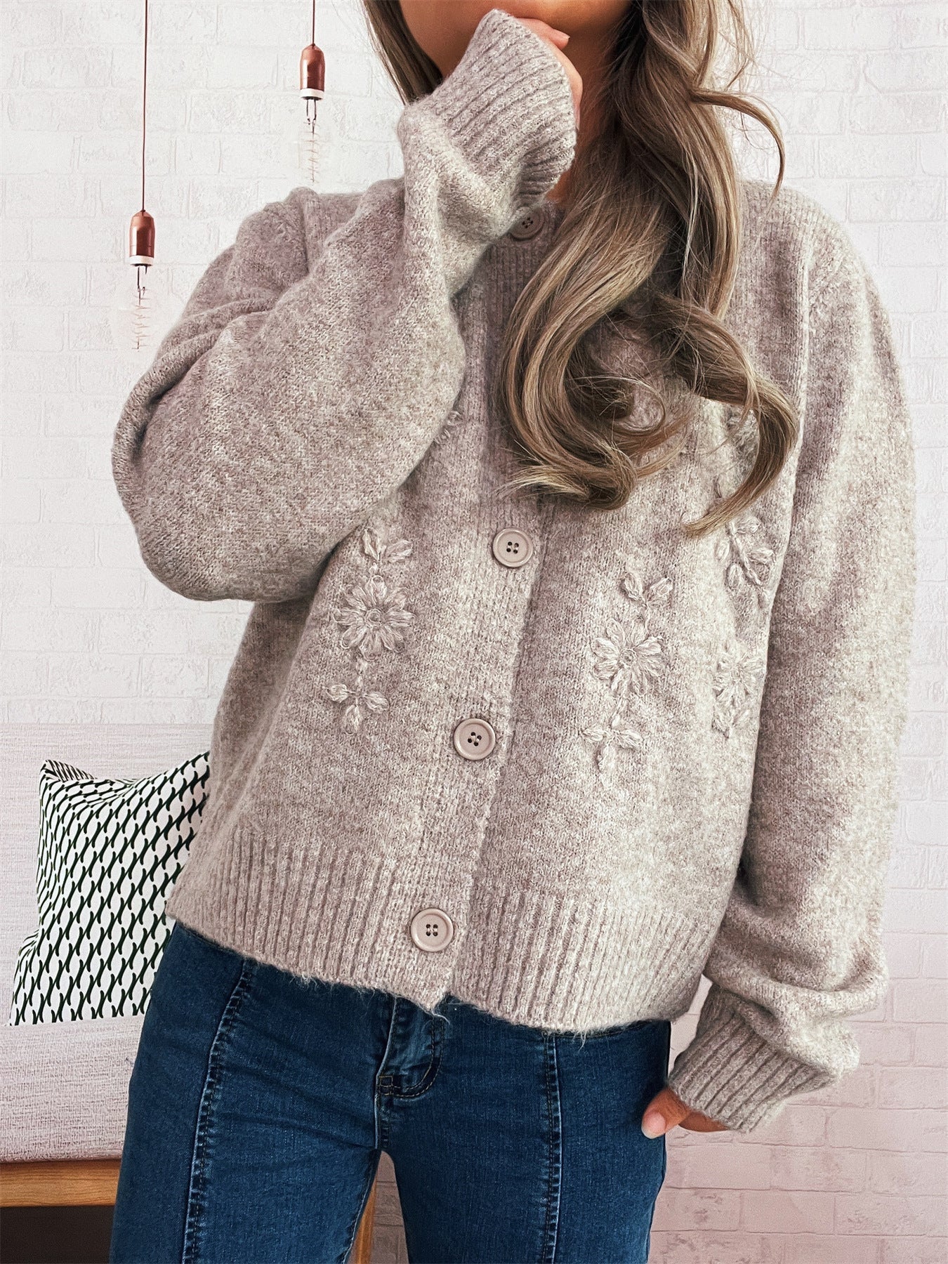 Damen Strickcardigan locker mit Blumenapplikationen und Knöpfen