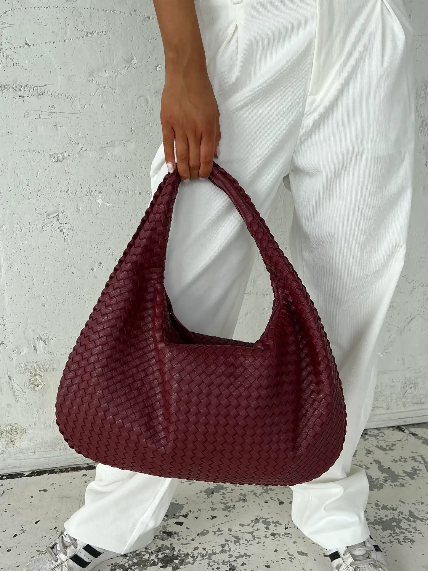 Charlyne Große Geflochtene Hobo-Tasche
