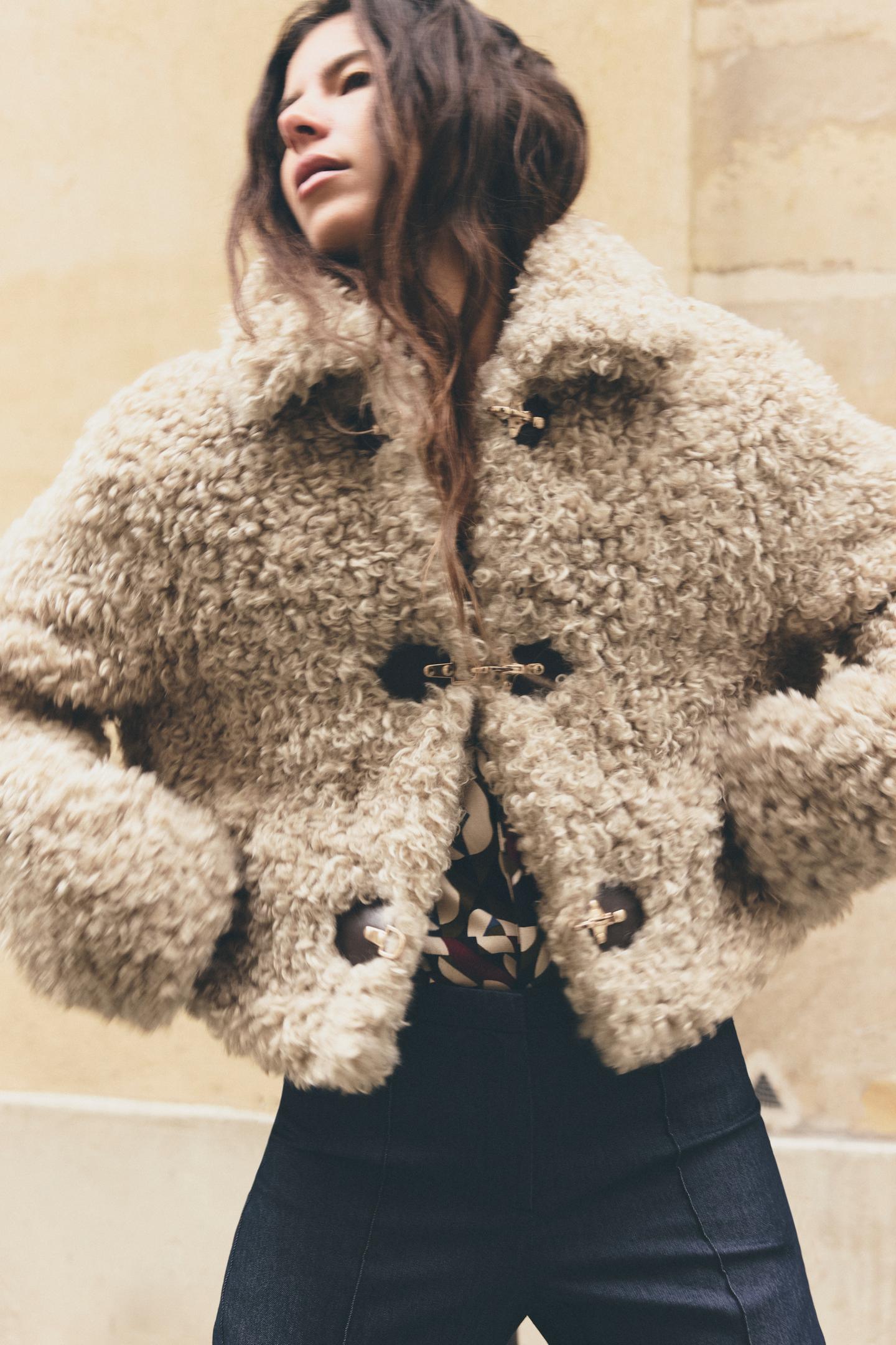 Damen Teddyjacke Beige Faux Fur mit Schnallen und Kuschel-Effekt - Norvielle