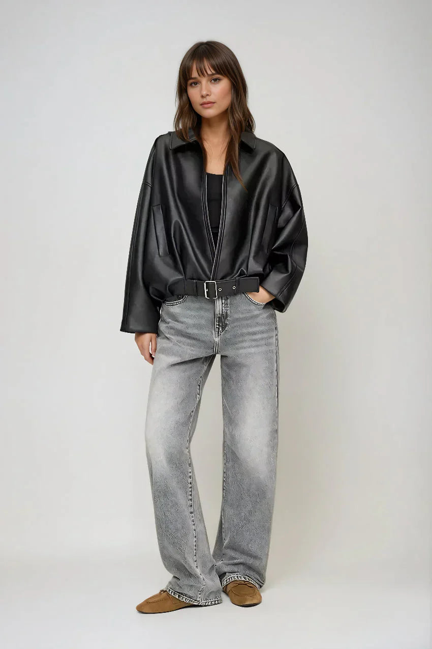 frontansicht dunkelbraune jacke mit zip und breitem taillengürtel