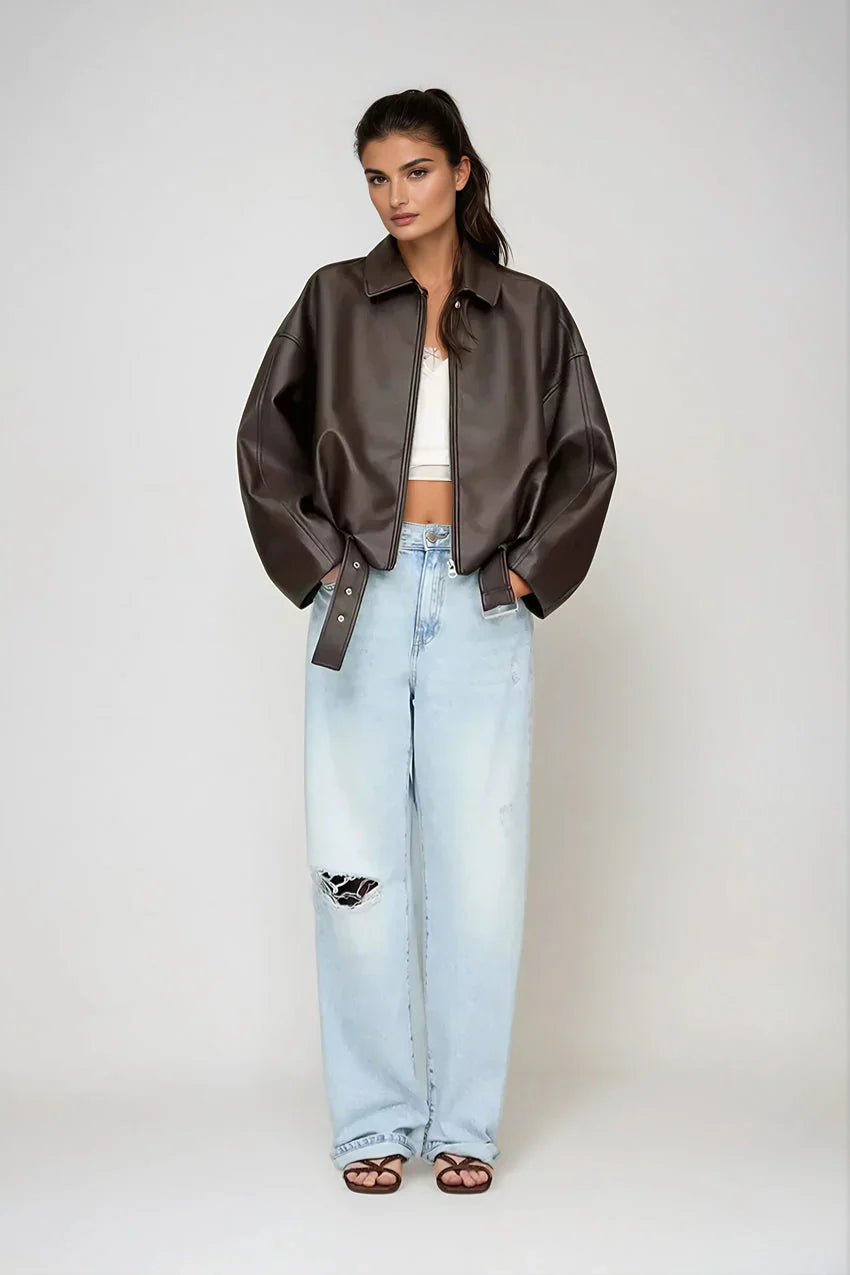rückansicht dunkelbraune oversized jacke mit geradem saum