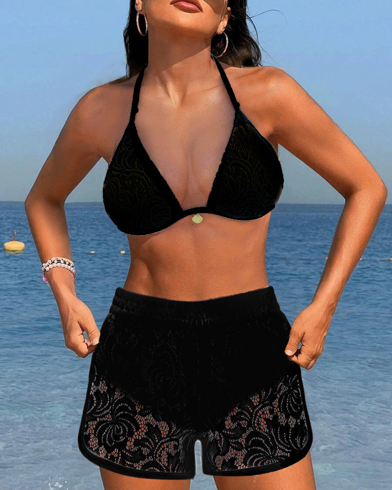 Weißer Damenbikini mit Spitzen-Shorts