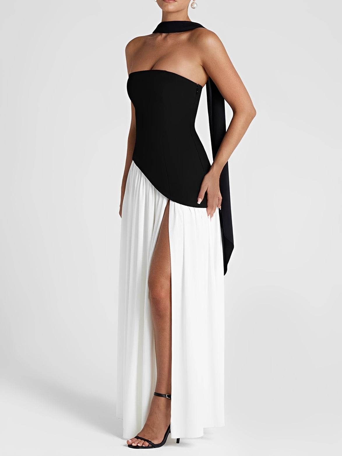 Elegantes Trägerloses Damenkleid Hochschlitz