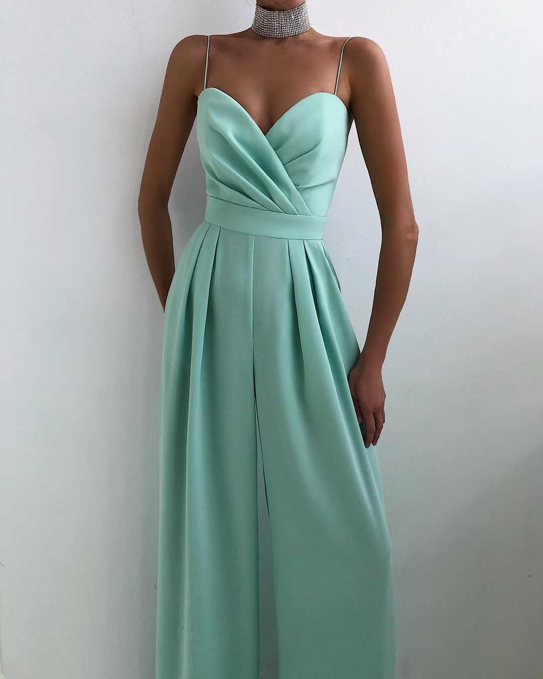 Damen Jumpsuit Elegantes Fließendes Design Spaghettibänder