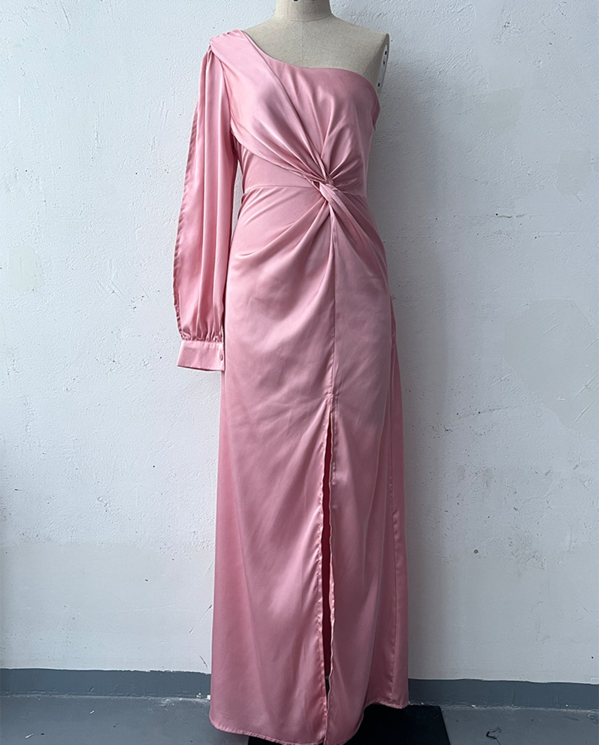 Elegantes Damen One-Shoulder-Kleid mit Schlitz