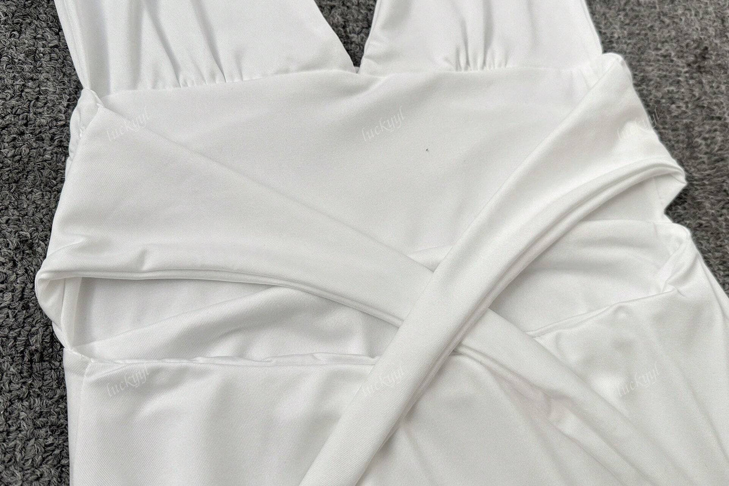 Damen Minikleid Halterneck Schwingrock Figurbetont