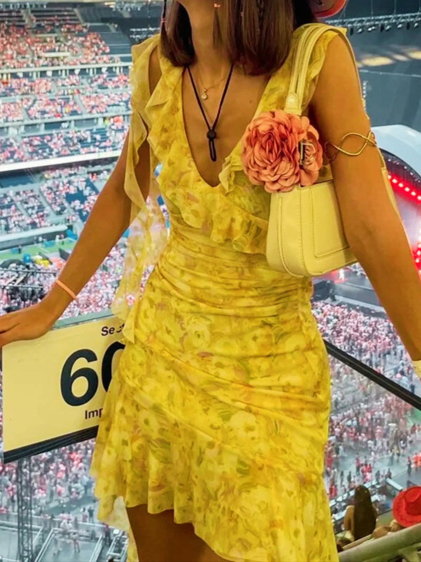 Damen Minikleid mit Rüschendetails Blumenmuster