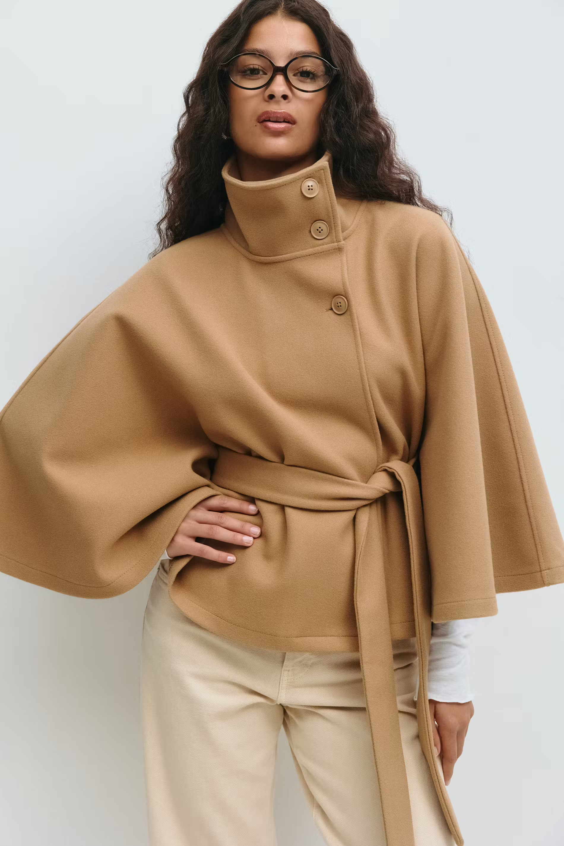 Loreza Cape Damenmantel in Beige mit weitem Schnitt
