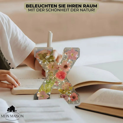 Florale Buchstabenlampe Harz Weiss