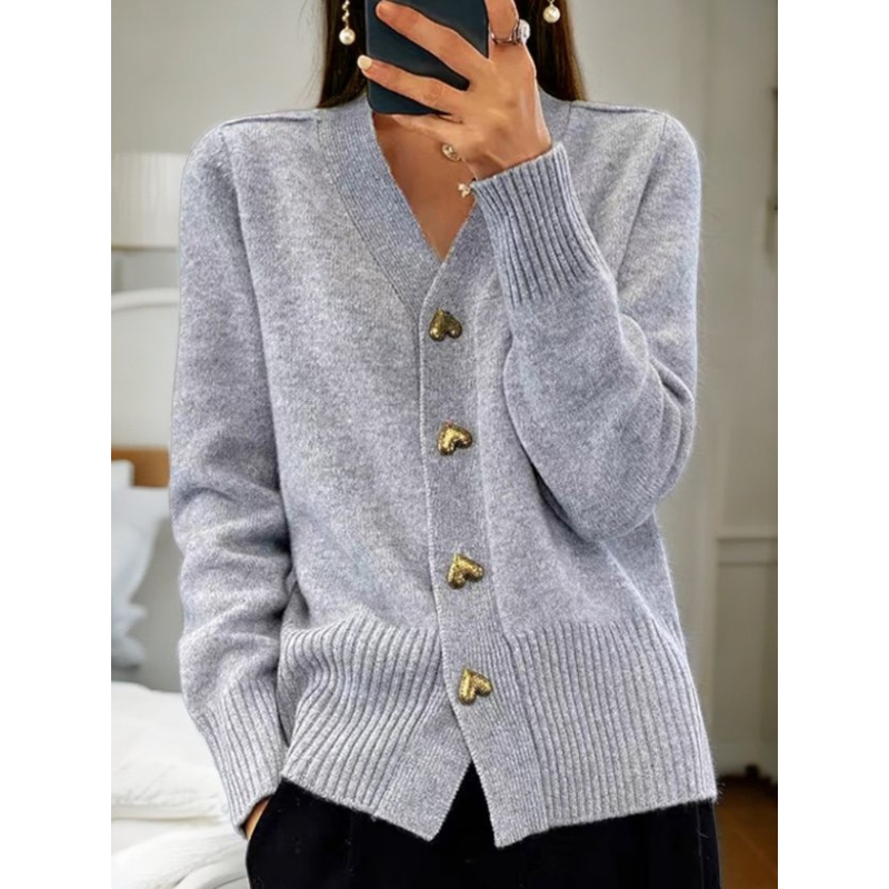 Damenbluse mit Herzknöpfen
