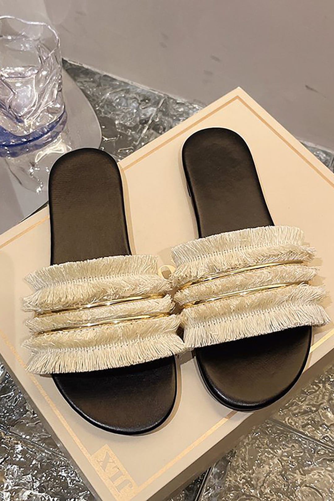 Damen Slides Mit Fransen Detail Sommerlich