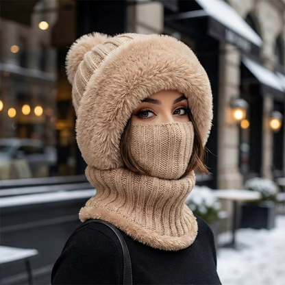 beige Wintermütze mit Kunstfell und integriertem Schlauchschal