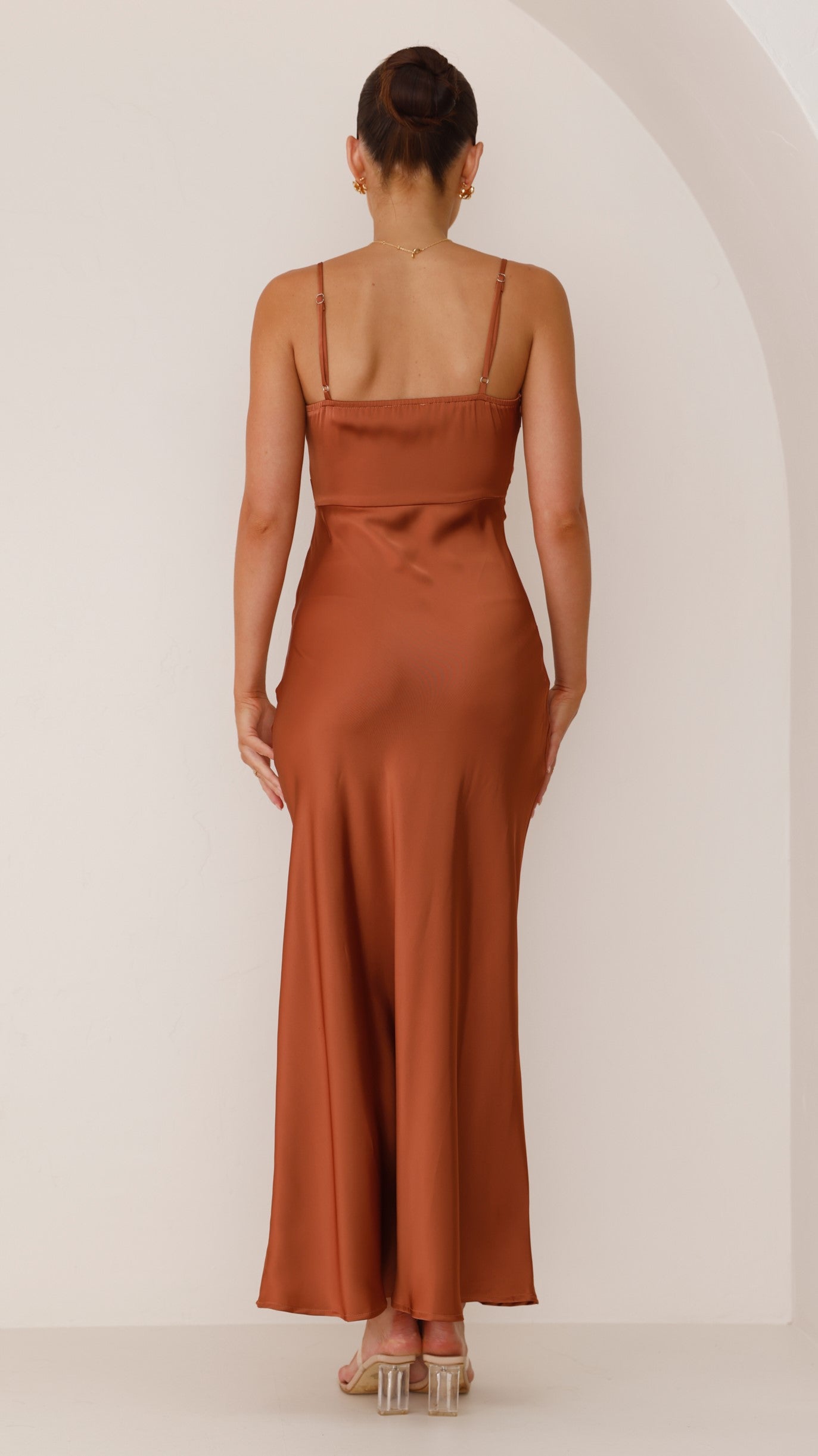Damen Satin Maxikleid Elegant Figurbetonend Sommerlich wird zu:
Damen