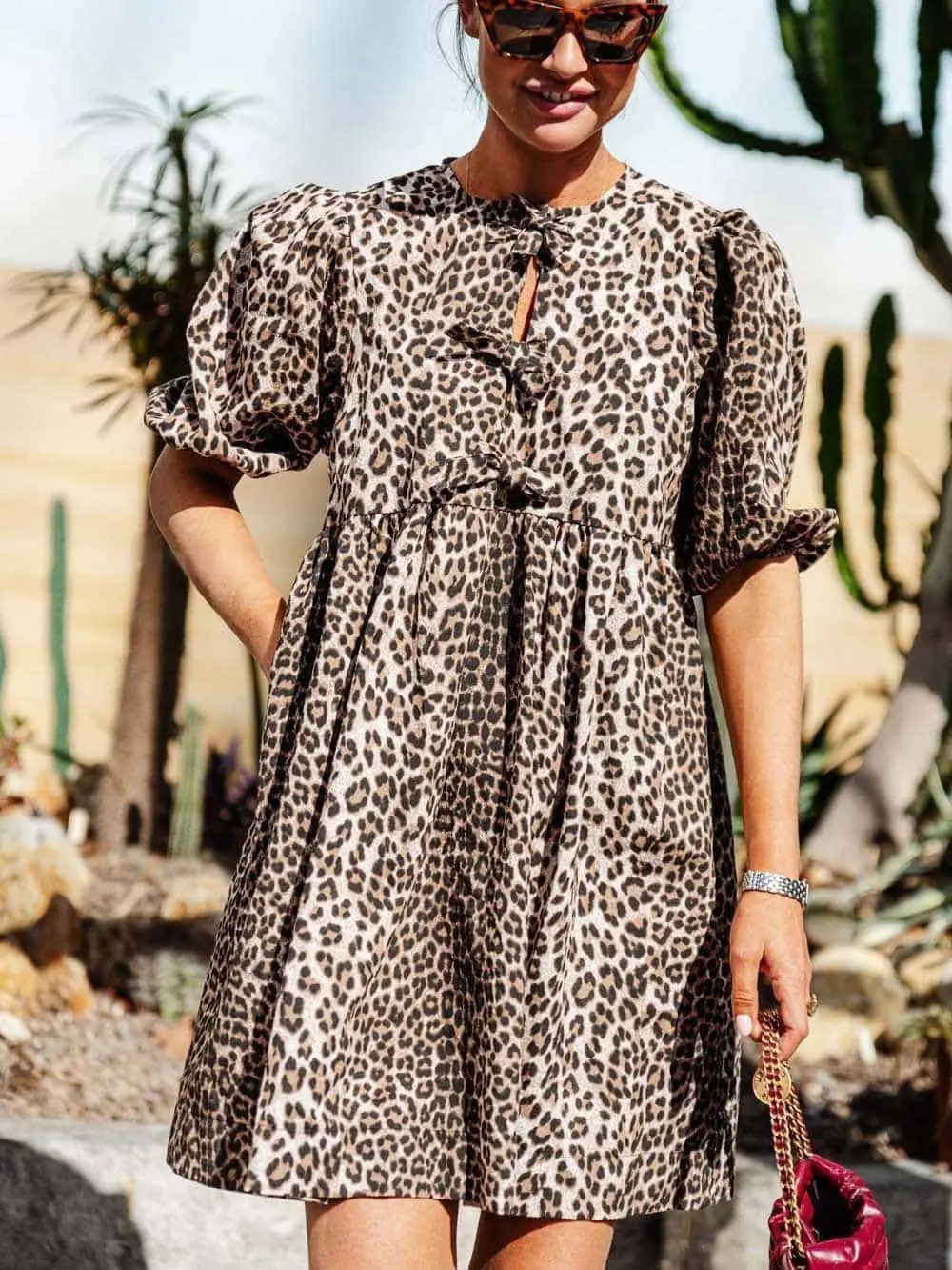 Damen Leopard Kleid mit Kurzen Puffärmeln - Norvielle