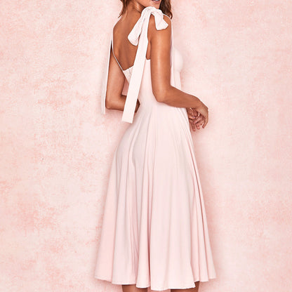 Französisches Damenkleid mit Trägern