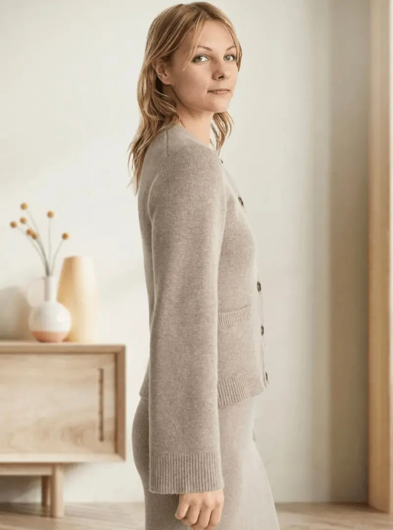 Maria | Klassische Damen-Strickjacke mit Knopfleiste Zendoo.de