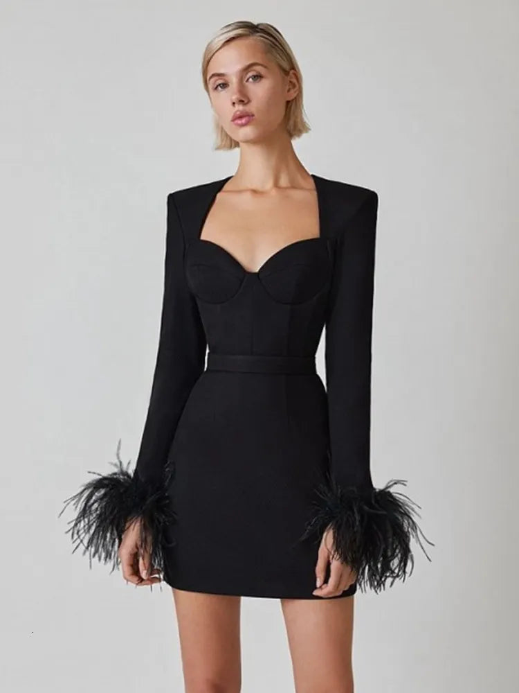 Damen Minikleid Federdetails Elegantes