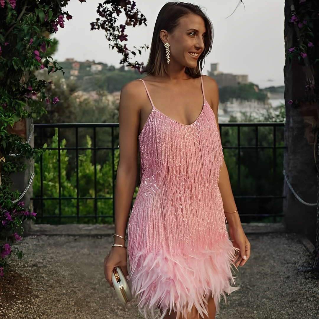 Damenkleid mit Fransen und Federn