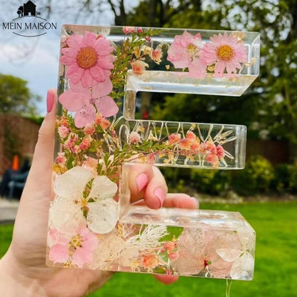 Florale Buchstabenlampe Harz Weiss