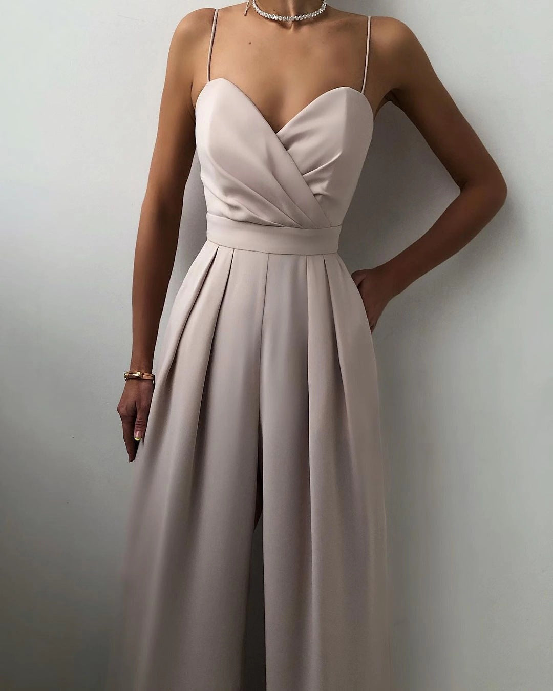 Damen Jumpsuit Elegantes Fließendes Design Spaghettibänder