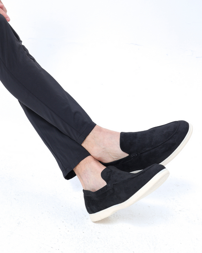 Herren Outfit Langärmliges Polohemd Hose Wildleder Loafer
