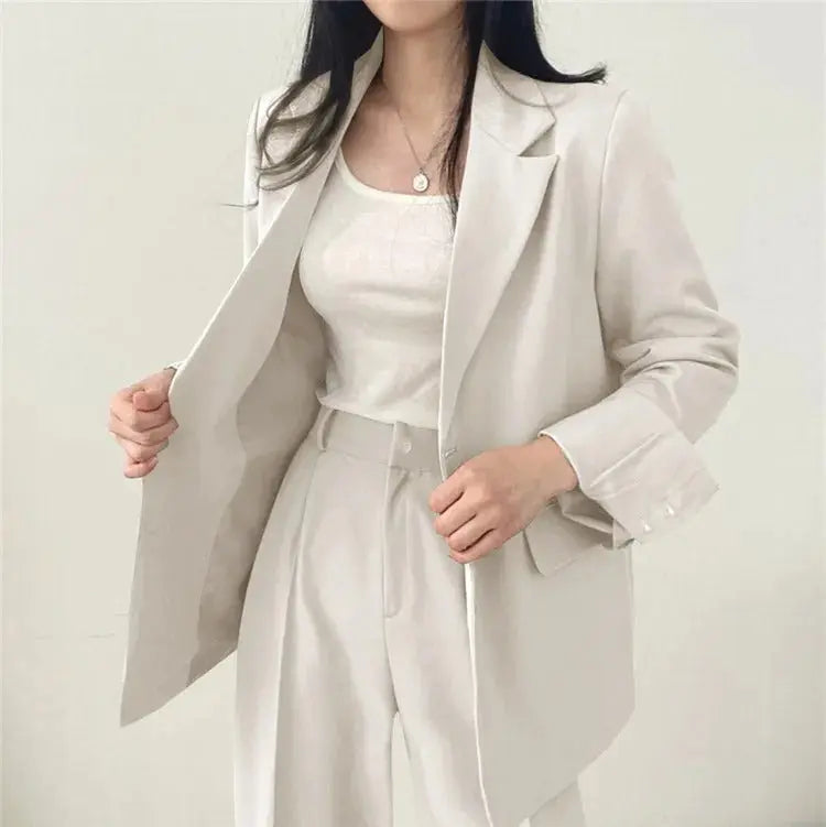 Athena | Einfarbiges Blazer- und gerade geschnittenes Hosen-Set für Damen Zendoo.de