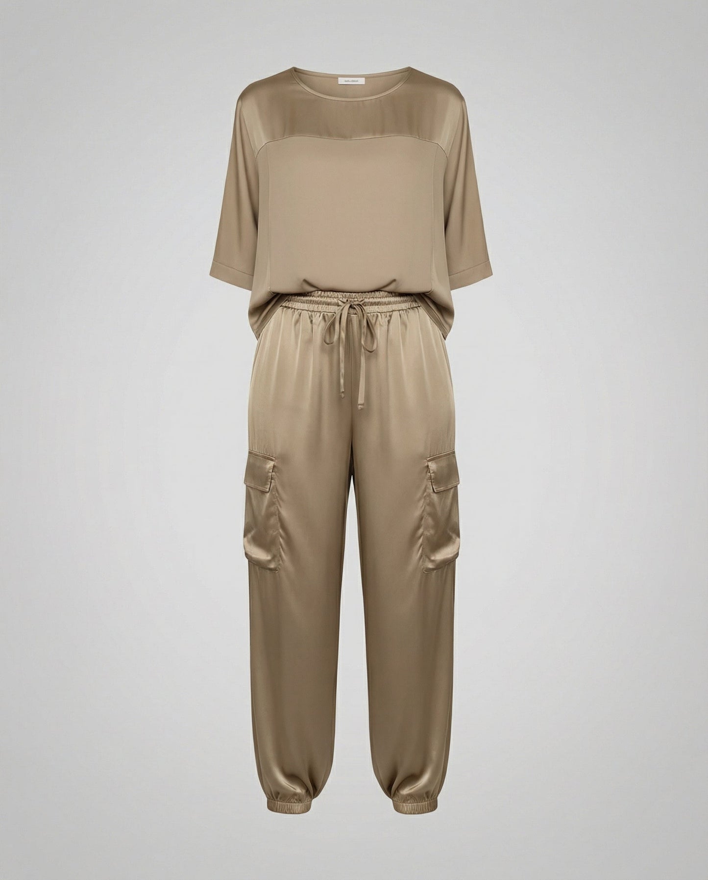 Elegante Satin Damenanzug Zweiteiler