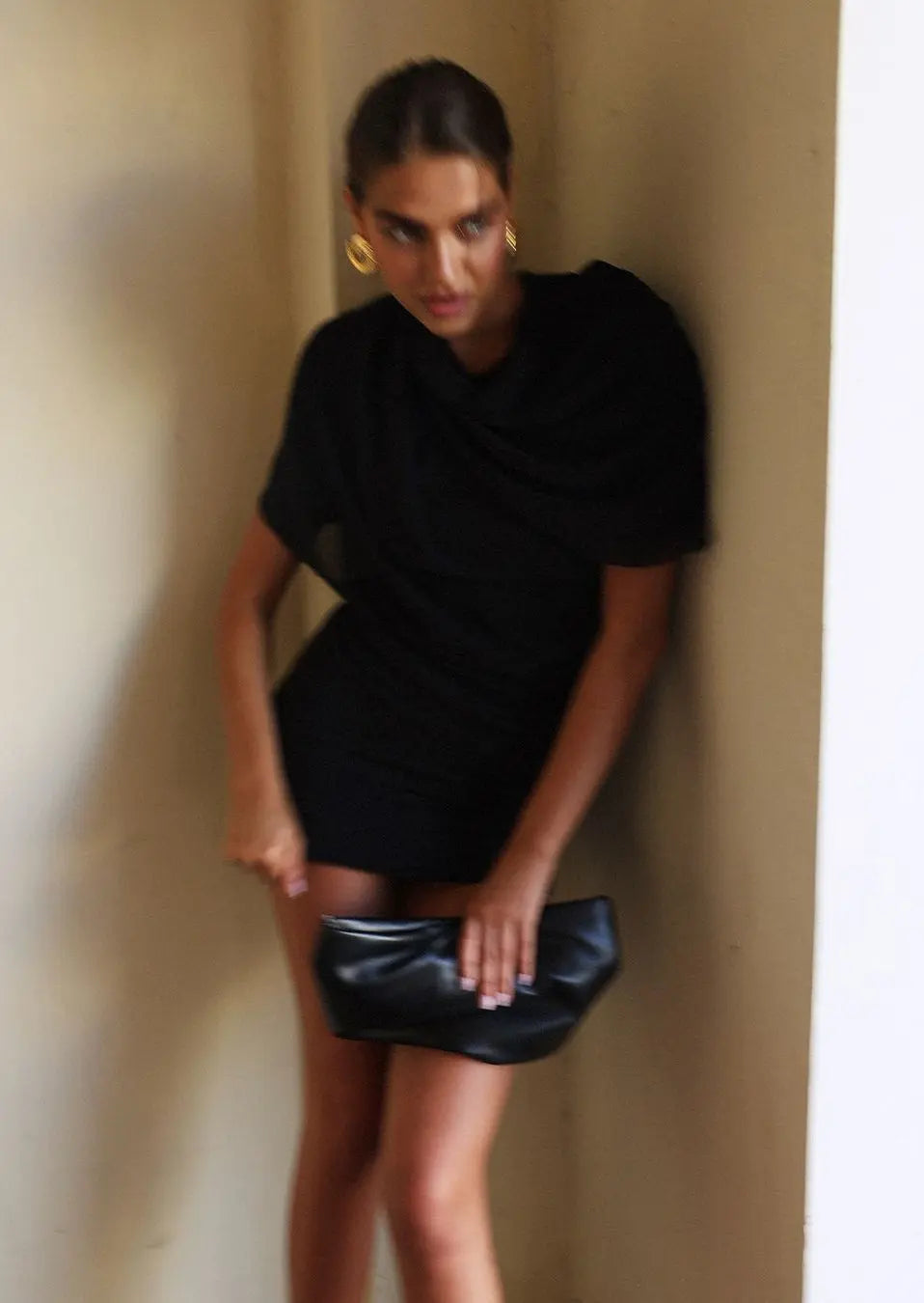 es Damen Minikleid Hohes Schulterteil Drapé Stil