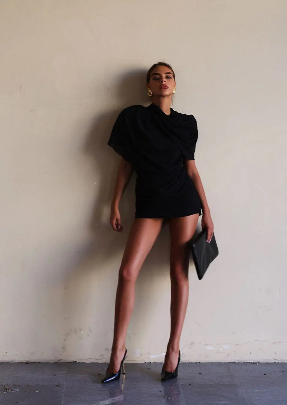 es Damen Minikleid Hohes Schulterteil Drapé Stil