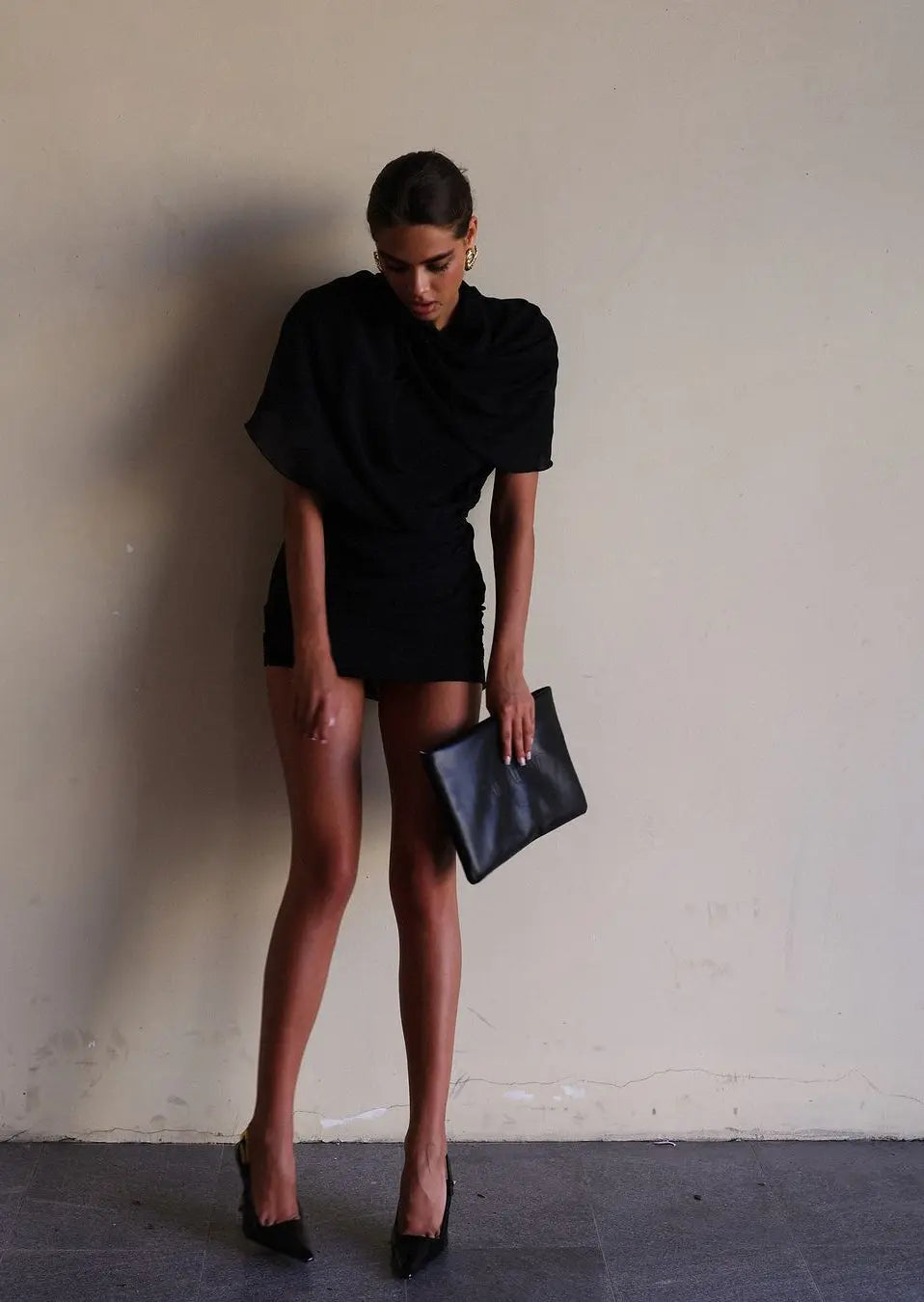 es Damen Minikleid Hohes Schulterdesign Drapé Stoff