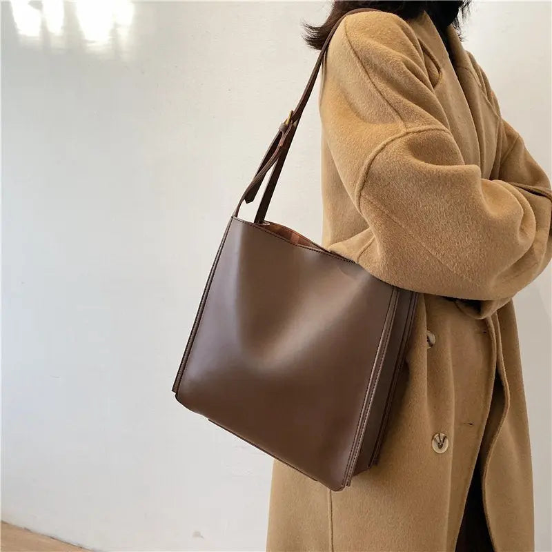 Roos Leder Schultertasche Boxy Design