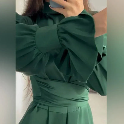 Damen Satin Maxikleid Dunkelgrün Stehkragen Puffärmel