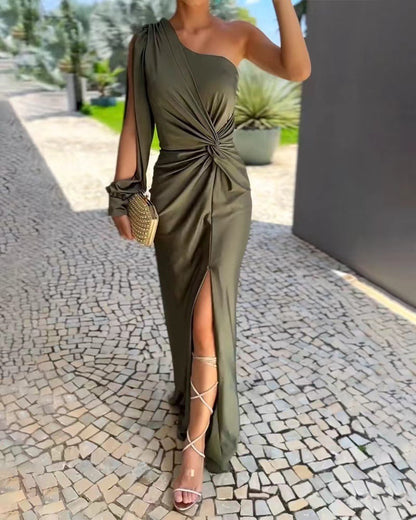 Einfarbiges Elarova Kleid mit diagonalen Schulterknoten und Schlitz