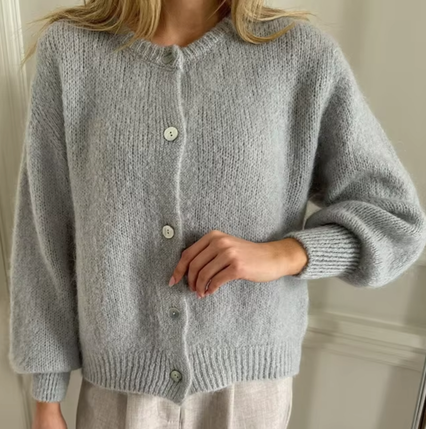 Elarova | Gebreid vest met knoopsluiting