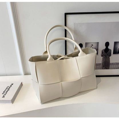 Elarova | Gewebte Lederhandtasche Mit Modernem Design
