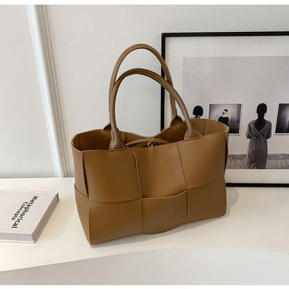 Elarova | Gewebte Lederhandtasche Mit Modernem Design