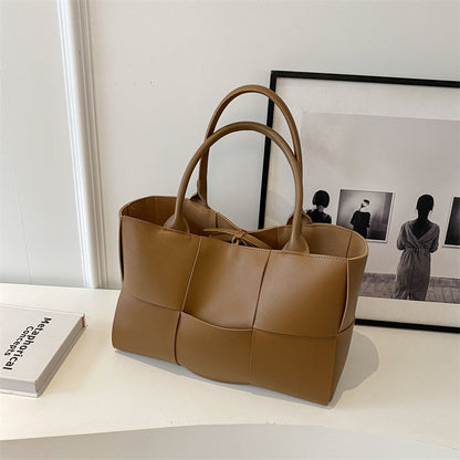 Elarova | Gewebte Lederhandtasche Mit Modernem Design
