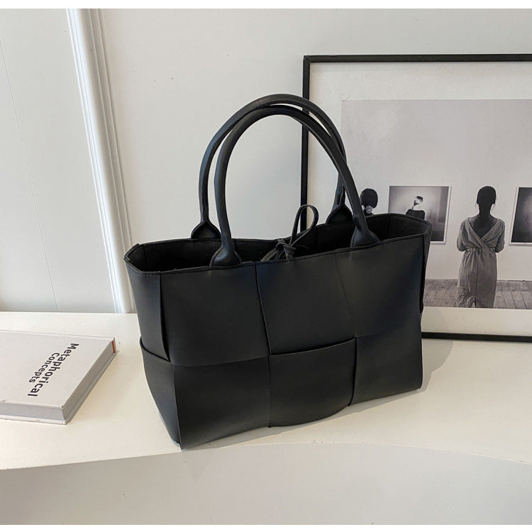 Elarova | Gewebte Lederhandtasche Mit Modernem Design