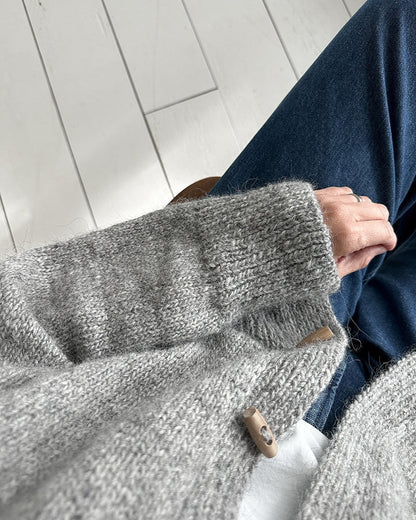 Elarova | Graue Strickjacke mit Knöpfen