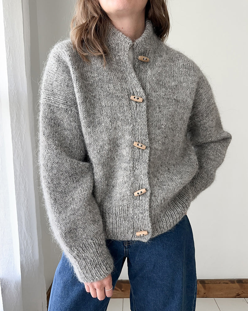 Elarova | Graue Strickjacke mit Knöpfen
