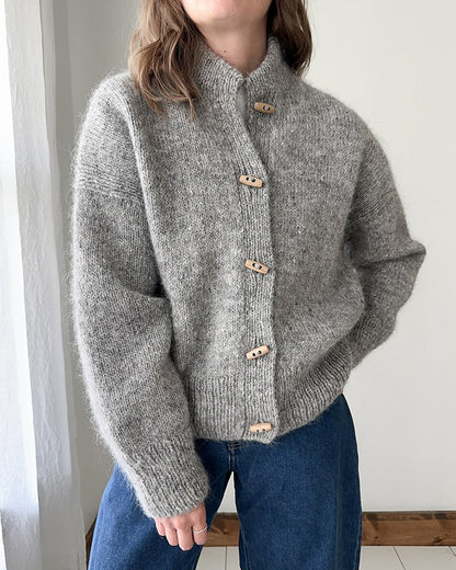 Elarova | Graue Strickjacke mit Knöpfen