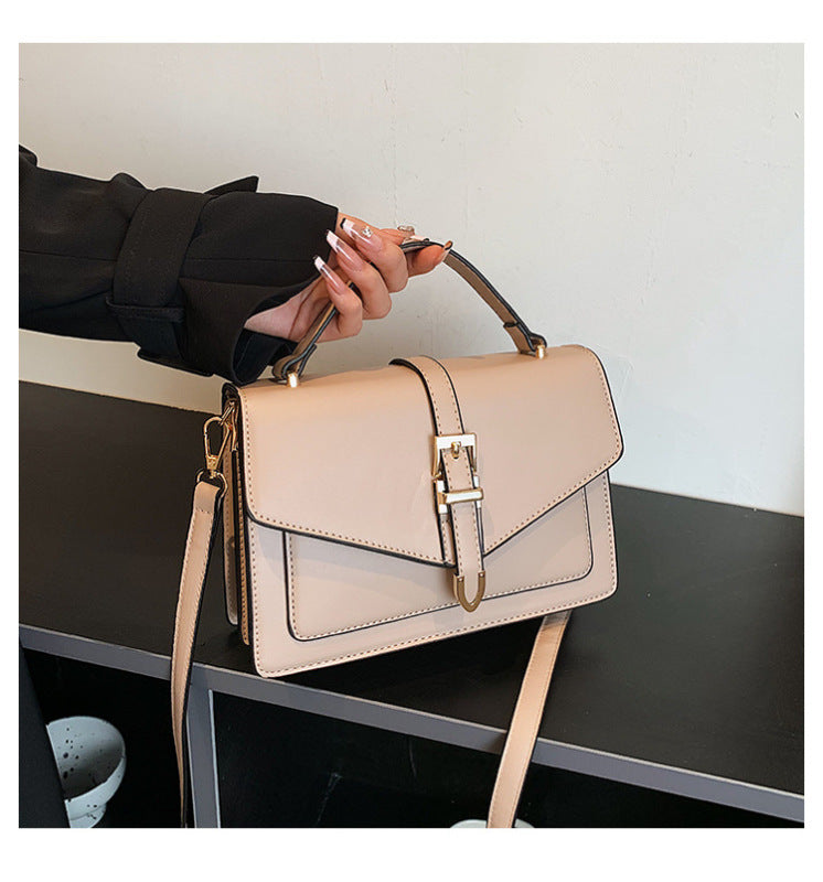 Elarova | Klassische Schultertasche mit Schnalle