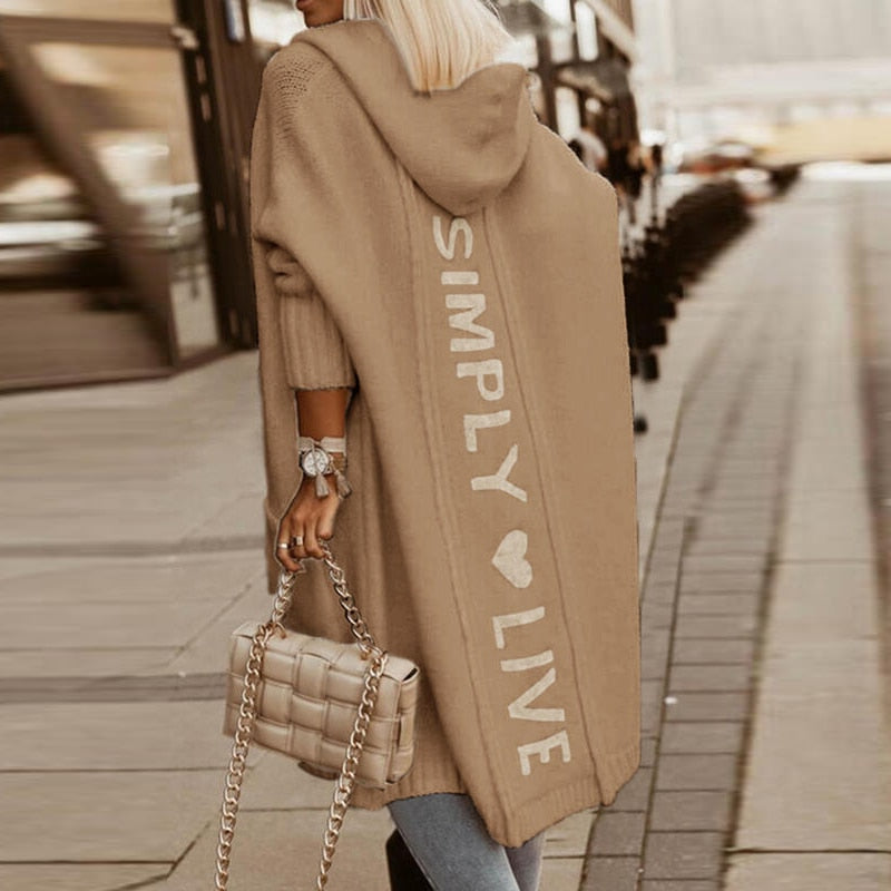 Elarova | Kuscheliger KapuzenKuschelmantel: Damen Strickjacke mit BuchstabenPrint