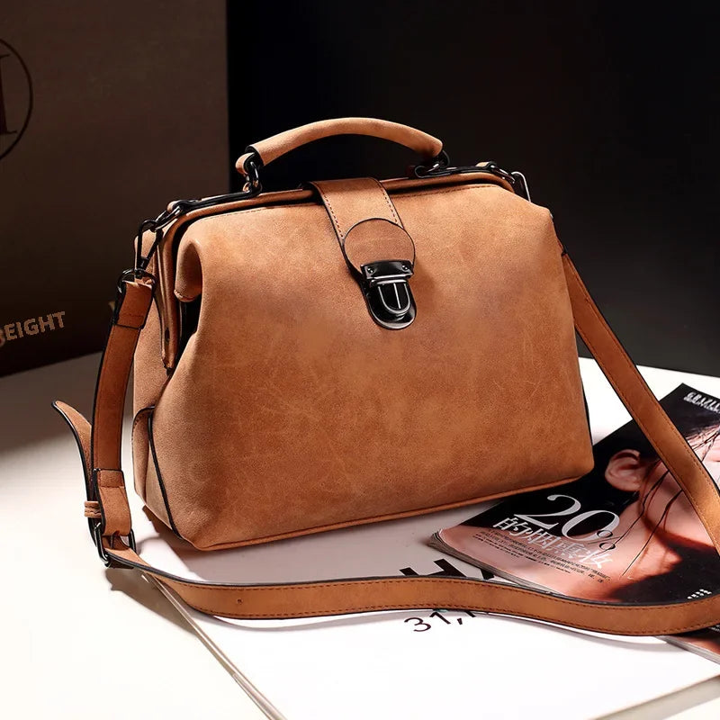 Elarova | Luxuriöse VintageInspirierte Handtasche mit Metallschnalle