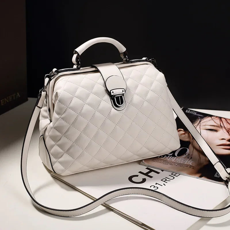 Elarova | Luxuriöse VintageInspirierte Handtasche mit Metallschnalle