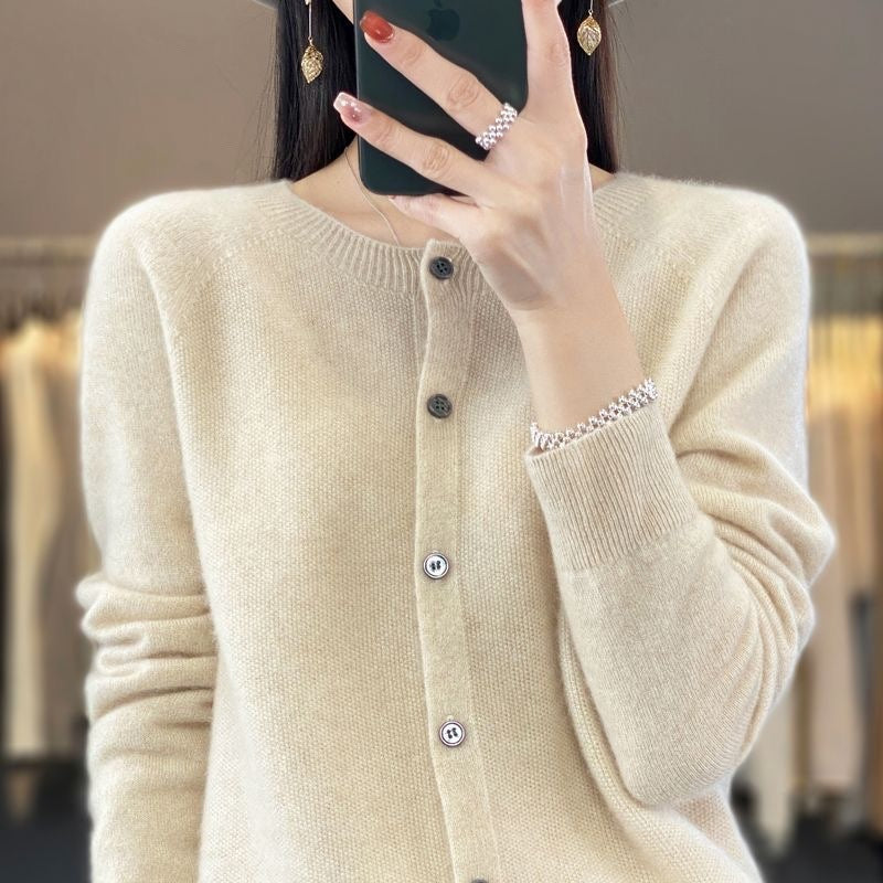 Elarova | Merino Wollstrickjacke Mit Rundhalsausschnitt Und Langen Ärmeln